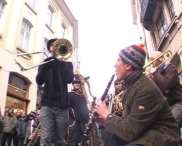 fanfare aan de grond.jpg