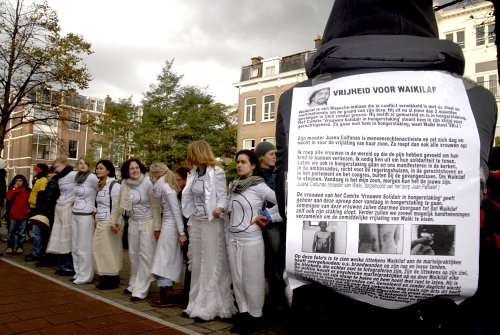 Click to begin slideshow fotoprotest.jpg