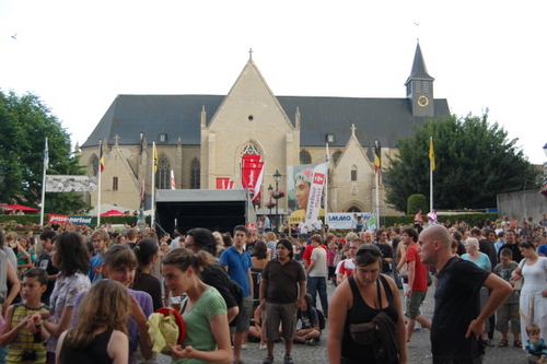 Click to begin slideshow hee_indymedia_072009_014.jpg