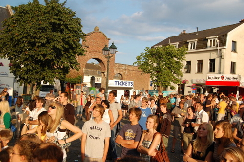 Click to begin slideshow hee_indymedia_072009_031.jpg