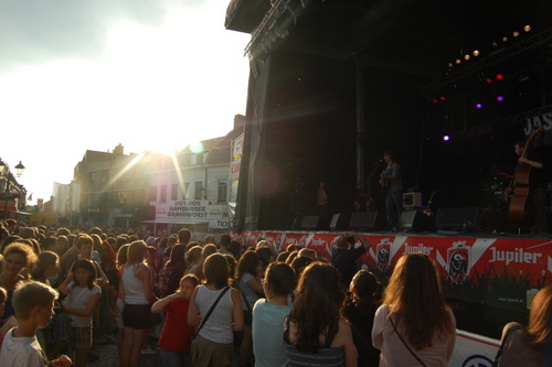 Click to begin slideshow hee_indymedia_072009_036.jpg