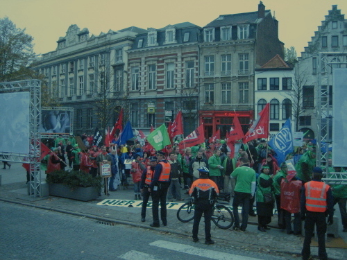 Click to begin slideshow mechelseplein antwerpen.jpg