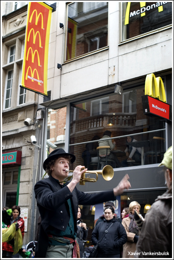 Click to begin slideshow murgaattackXAVIERVANKEIRSBULCK6.jpg