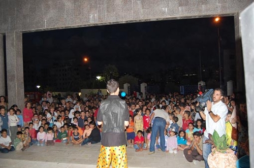 Click to begin slideshow palestinian circus school 1.jpg