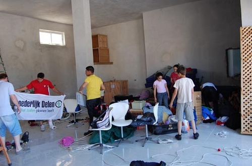 Click to begin slideshow palestinian circus school 4.jpg