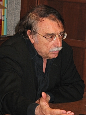 Click to begin slideshow ramoninterview3.jpg