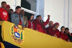 Click to begin slideshow small_chavez_ganador3.jpg