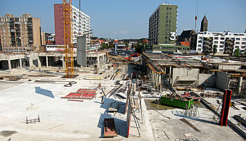 Click to begin slideshow stadsplein Genk 1_20060913_0058.jpg