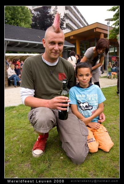 Click to begin slideshow wereldfeest3105080159.jpg