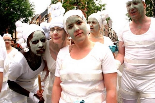 Click to begin slideshow wijkfeest indymedia 10.jpg