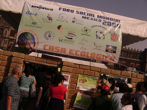 Click to begin slideshow zocalomexico.jpg